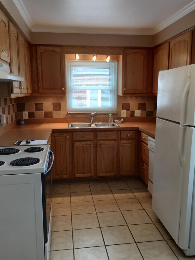 Kitchen - lots of cabinets