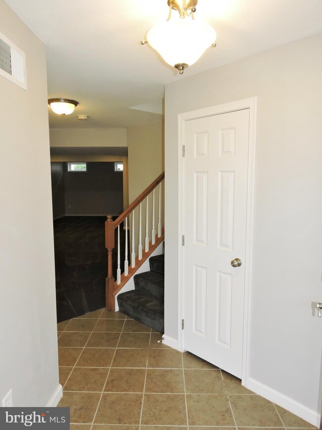 571 Lord Fairfax St, Charles Town, WV 25414 - photo 3