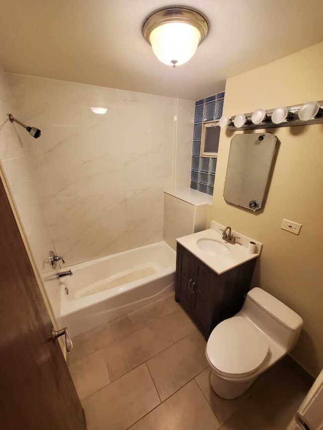 2724 W Glenlake Ave unit GARDEN, Chicago, IL 60659 - photo 7