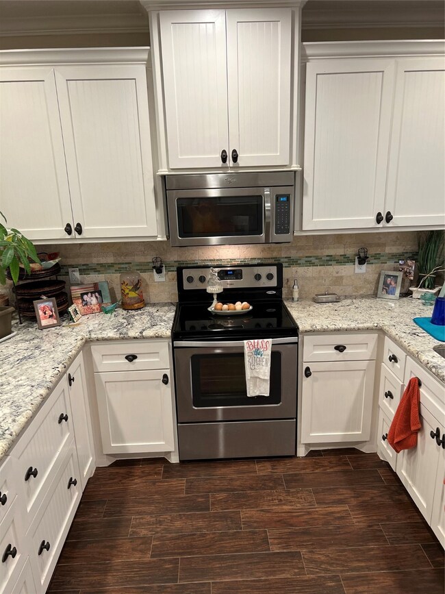 506 Clarence St, Tomball, TX 77375 - photo 5