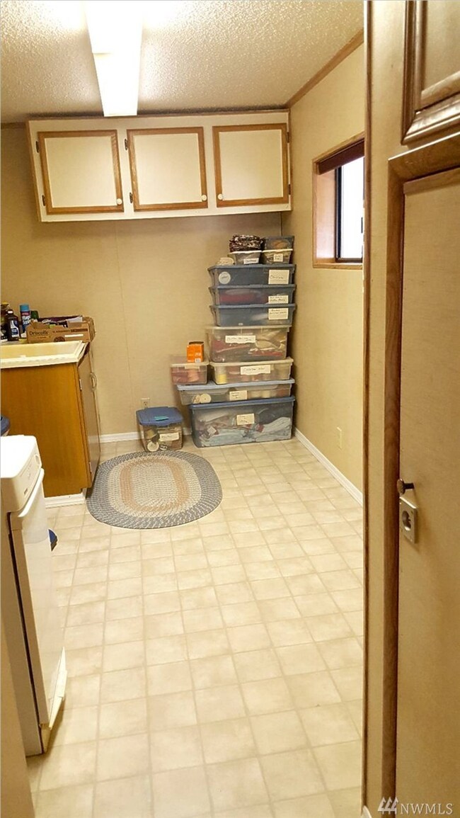 2265 Estero Ave, Enumclaw, WA 98022 - photo 5