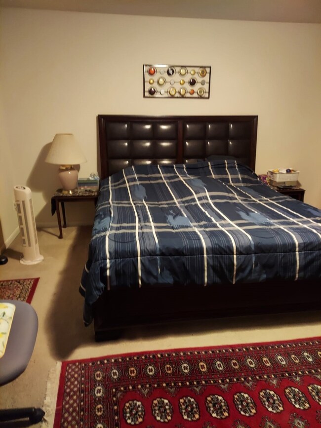 MASTERBEDROOM UPSTAIR