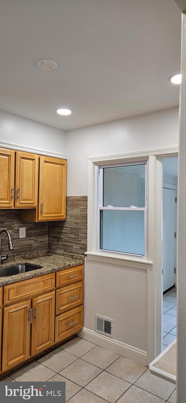 717 Sheridan St, Hyattsville, MD 20783 - photo 4