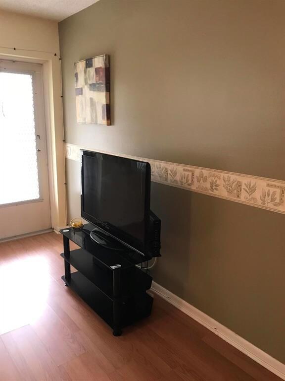 325 Camden N, West Palm Beach, FL 33417 - photo 5