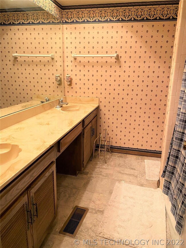 Hall Bathroom/