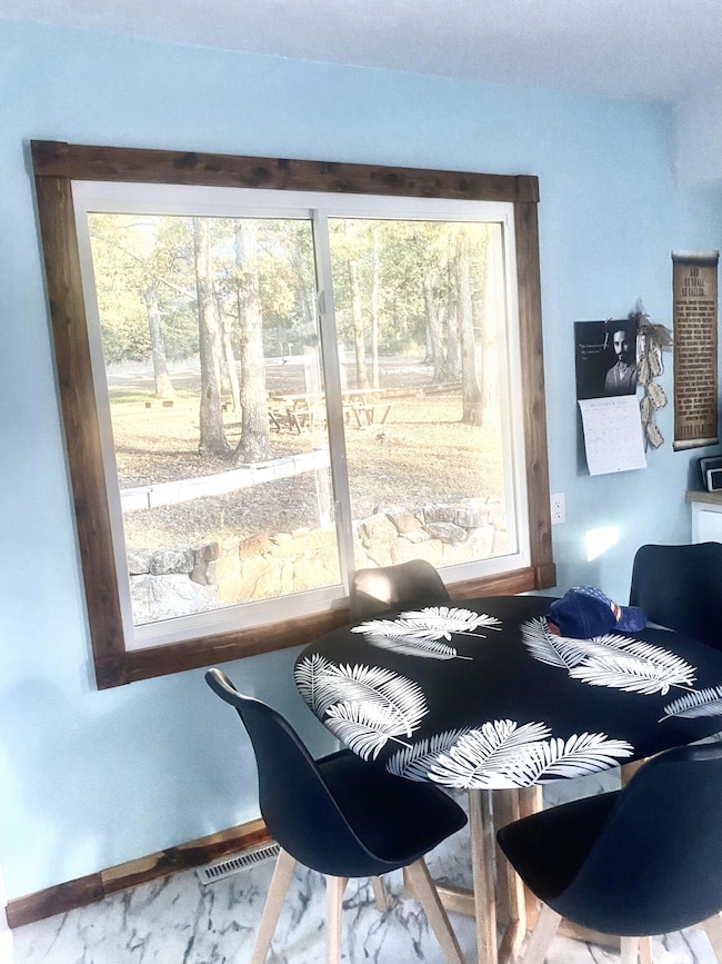 Informal dining area, kitchen