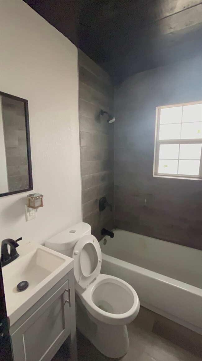 5617 Elysian St unit 6, Houston, TX 77009 - photo 5