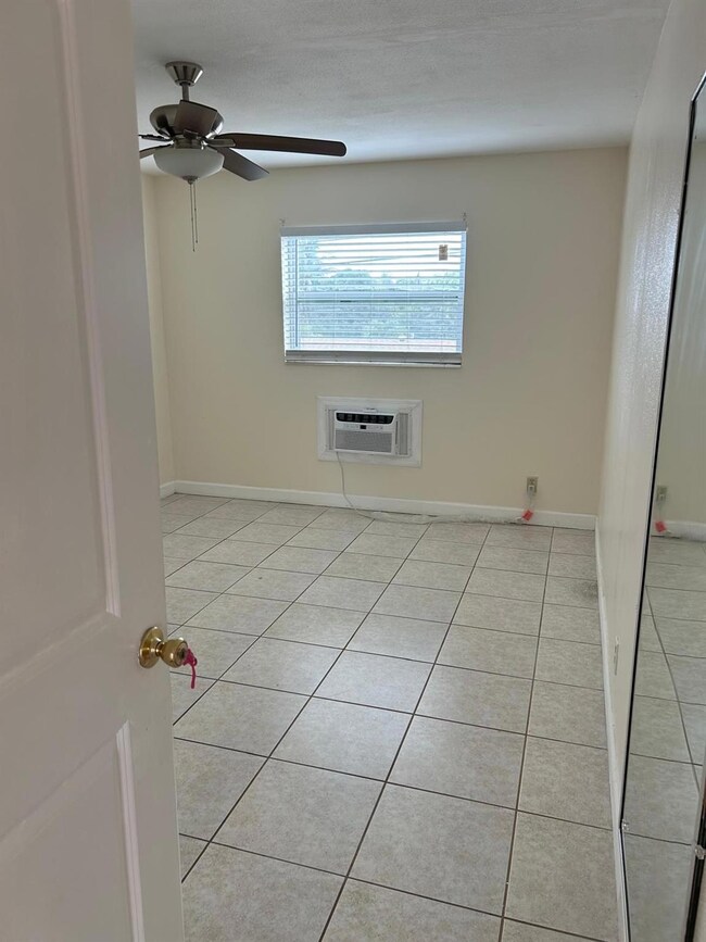 1050 E Sample Rd unit 209, Pompano Beach, FL 33064 - photo 6