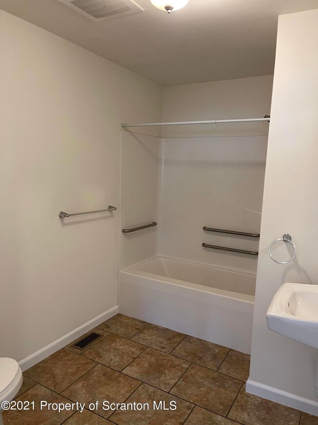 905 Ash St, Scranton, PA 18507 - photo 7