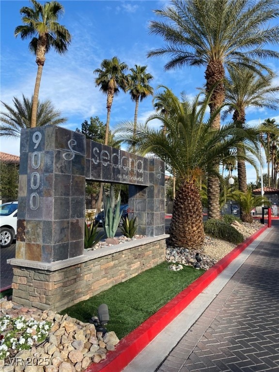 View of community / neighborhood sign