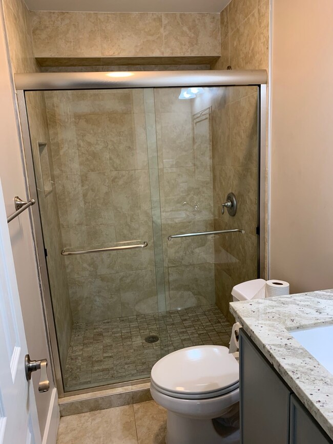 6613 N Main St unit B, Houston, TX 77009 - photo 5