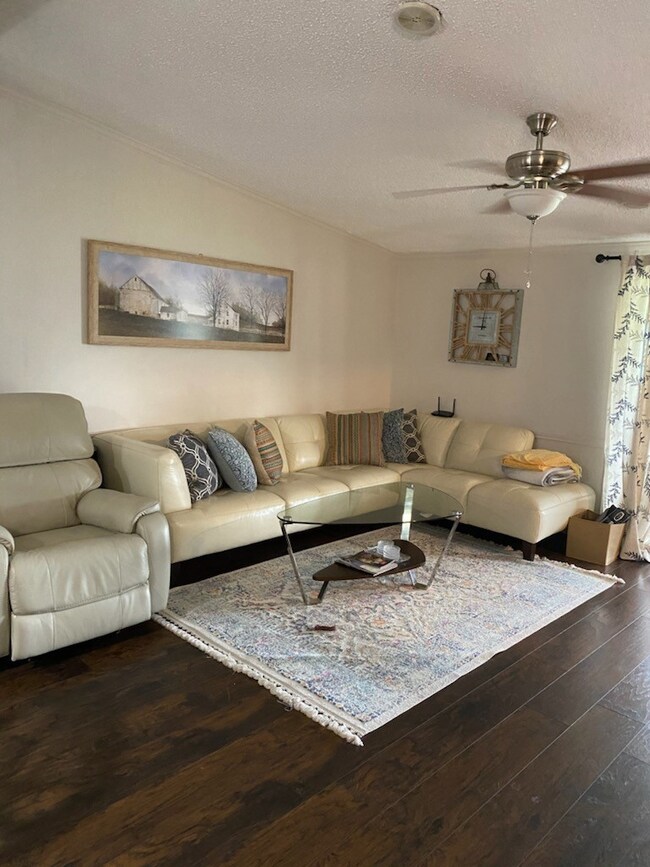 10127 S Country Dr, Alvin, TX 77511 - photo 6