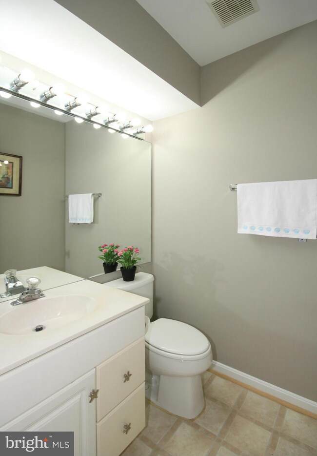 47693 Sandbank Square, Sterling, VA 20165 - photo 6