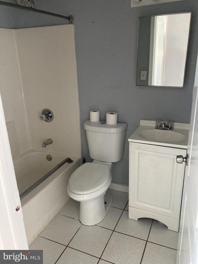 21 Apricot Ln, Levittown, PA 19055 - photo 2