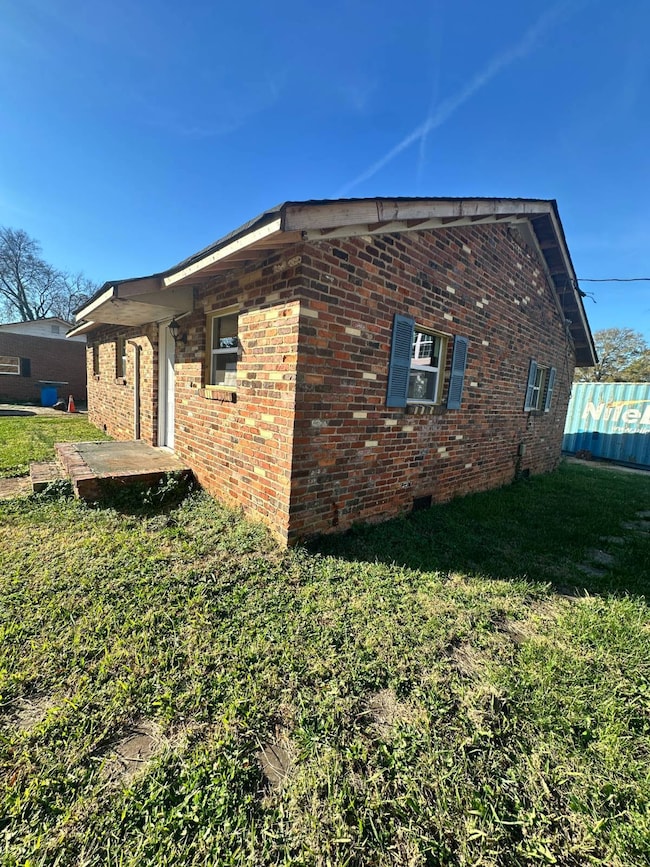 2145 Wilson Heights Ave, Charlotte, NC 28216 - photo 3