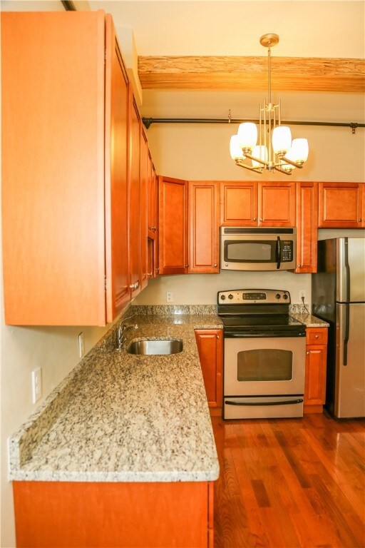 Beautiful new cabinetry and granite in the kitchen