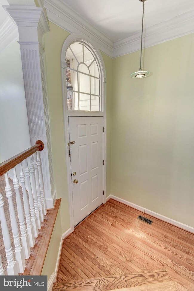 6924 Inlet Cove Dr, Fort Belvoir, VA 22060 - photo 4