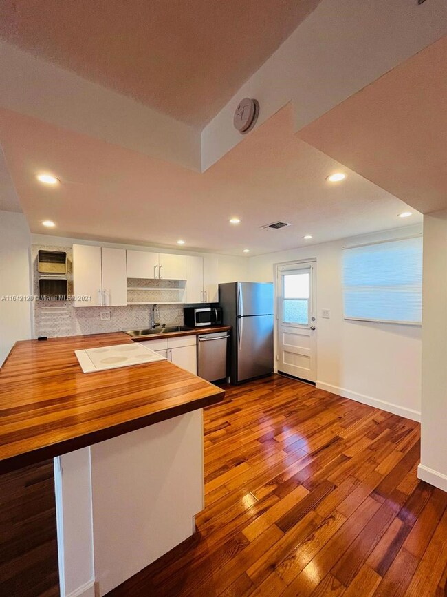 Byron Gardens Condominium unit 304, Miami Beach, FL 33141 - photo 4