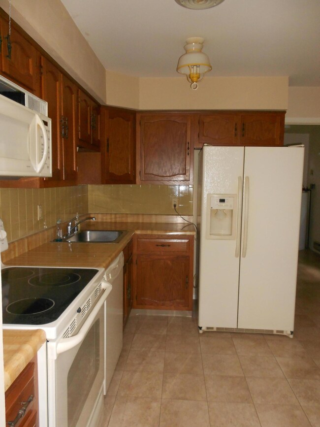 1 Alder Ct, Whiting, NJ 08759 - photo 4