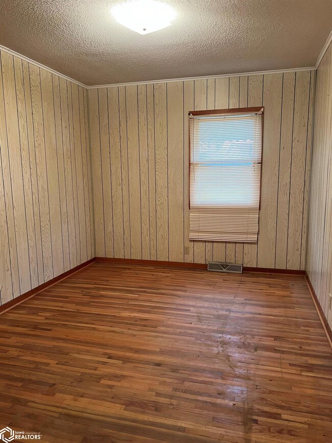 114 E Clarinda Ave, Shenandoah, IA 51601 - photo 5