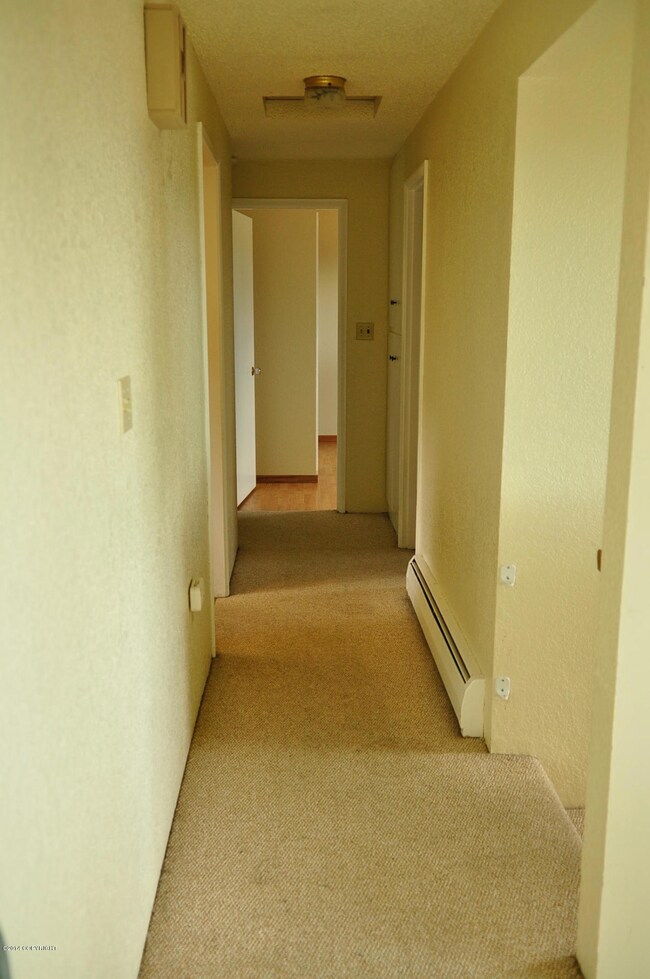 upstairs hall to bedrooms