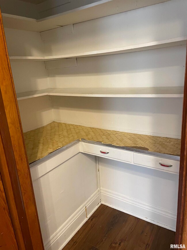 1721 W 16th St, Davenport, IA 52804 - photo 6