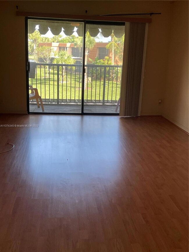 1504 W Harmony Lake Cir, Davie, FL 33324 - photo 6