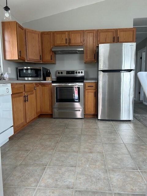 Stainless steel refrigerator, oven/range, tile floor, dishwasher, microwave