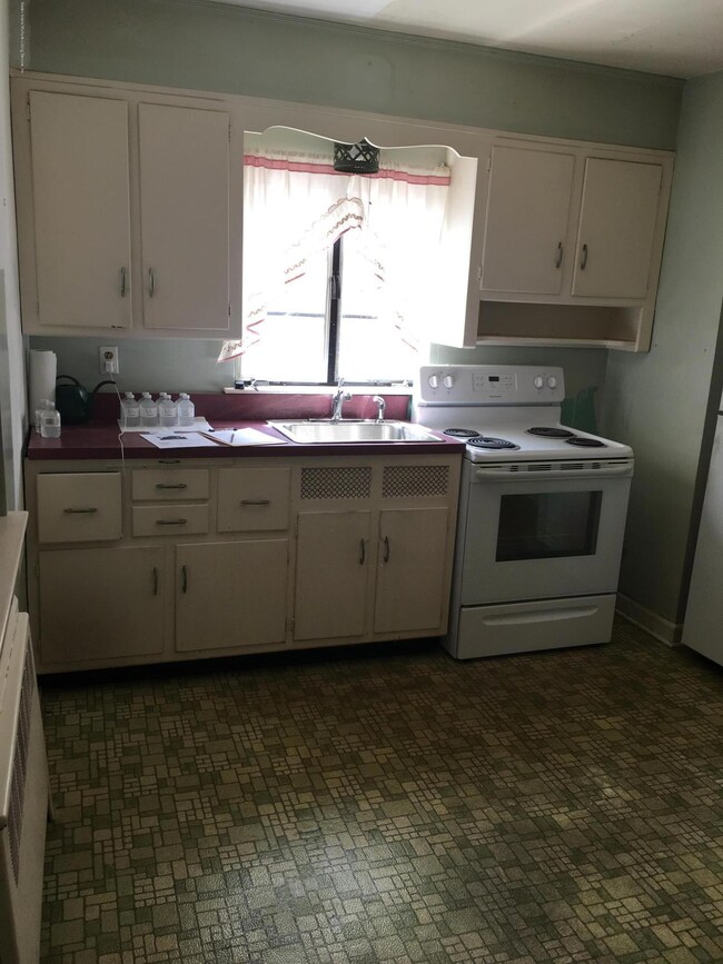 202 Kemball Ave, Staten Island, NY 10314 - photo 7