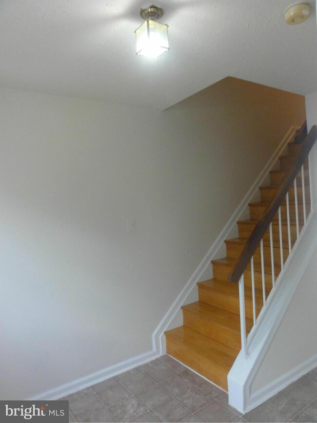 13908 Big Yankee Ln, Centreville, VA 20121 - photo 2