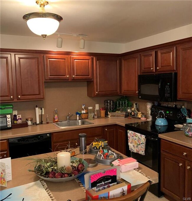 7280 Pioneer Dr, Macungie, PA 18062 - photo 3