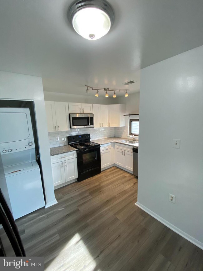 5752 Village Green Dr, Alexandria, VA 22309 - photo 2