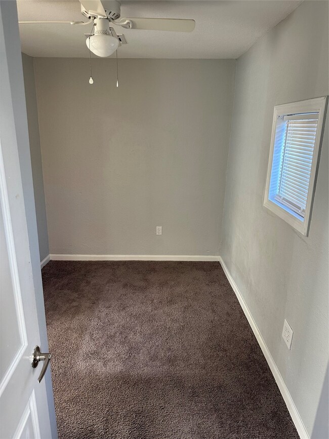 69 1/2 Neyland St, Houston, TX 77022 - photo 6