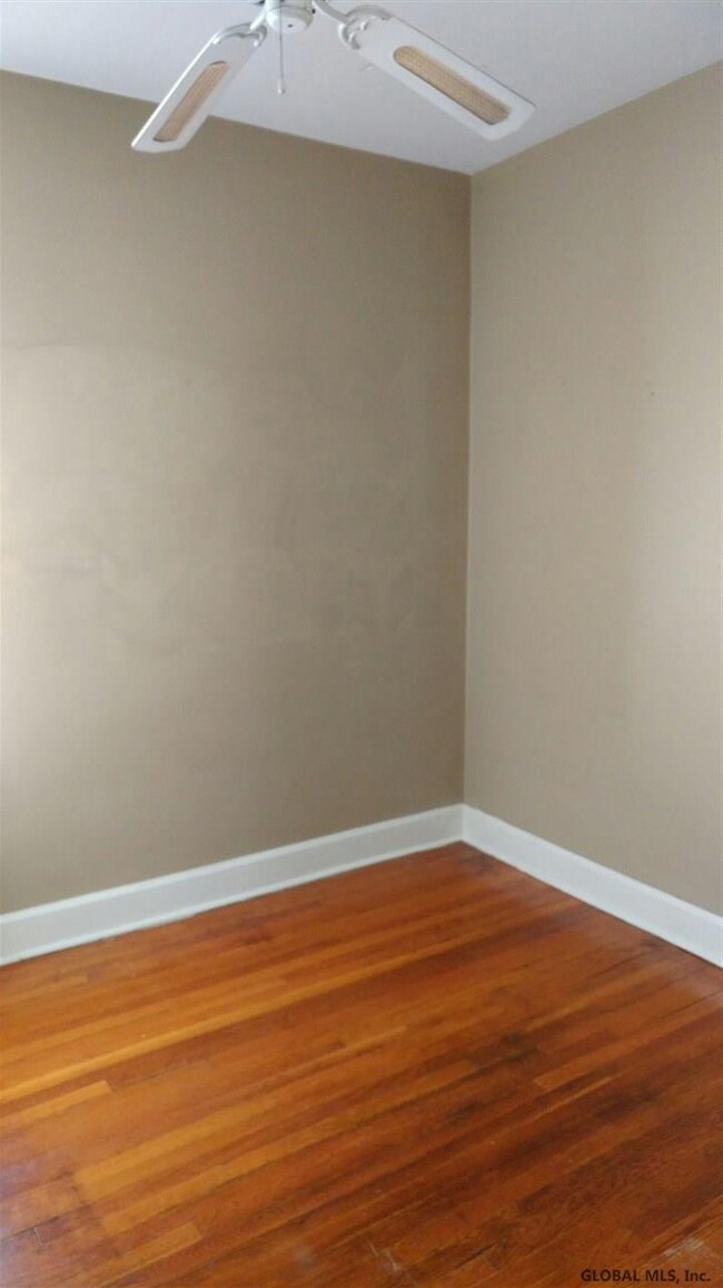 34 Barrows St, Albany, NY 12209 - photo 7