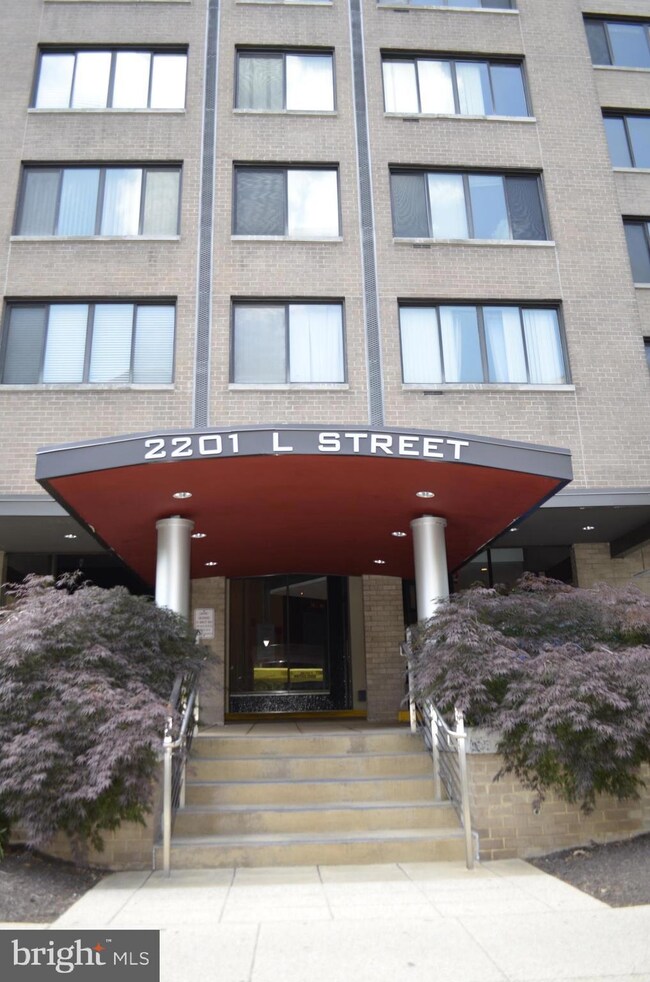 Carriage House unit 512, Washington, DC 20037 - photo 2