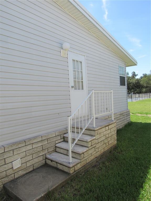 37040 Lakota Ct, Zephyrhills, FL 33542 - photo 5