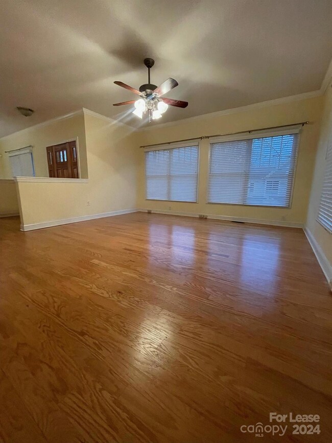 332 N Kelly St, Statesville, NC 28677 - photo 4