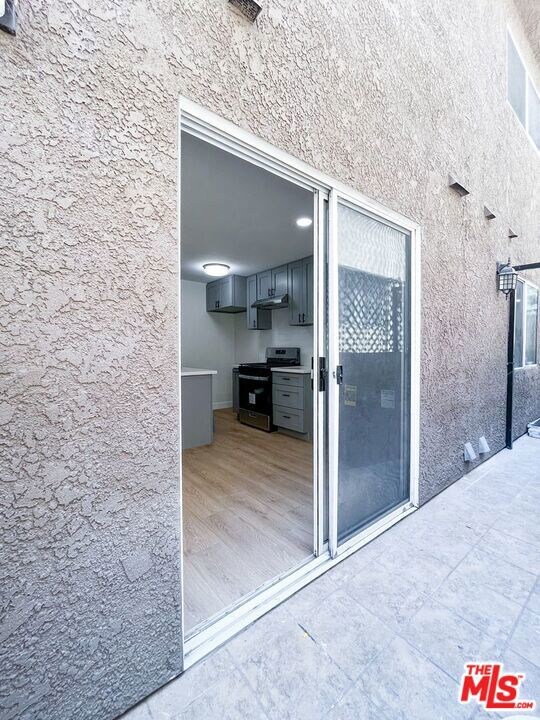22423 Del Valle St unit 104, Los Angeles, CA 91364 - photo 5
