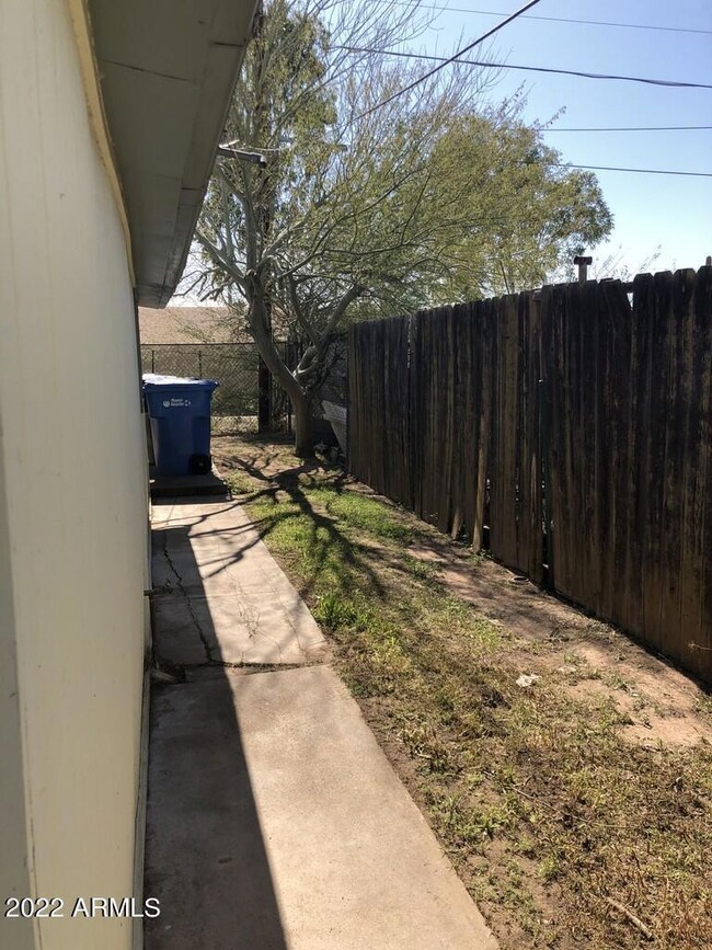 2545 E Culver St unit BKHS, Phoenix, AZ 85008 - photo 4