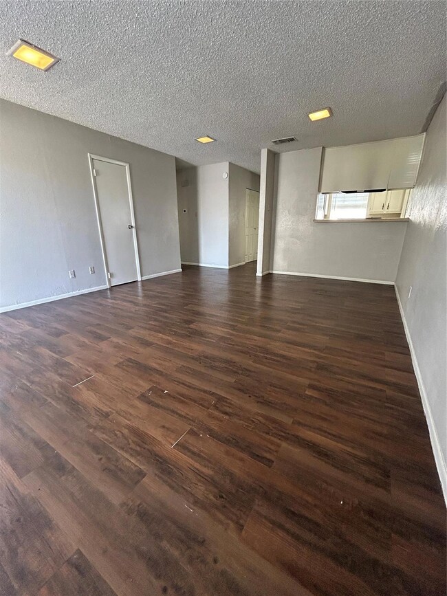 1403 S Cardinal St unit B, Ennis, TX 75119 - photo 2