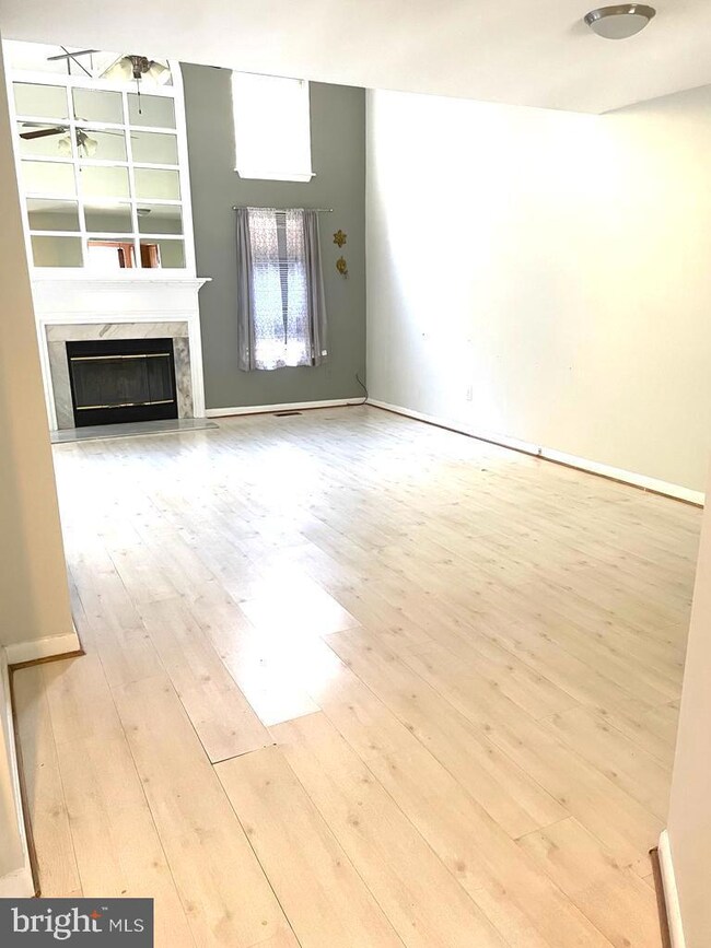 8302 Linden Oaks Ct, Lorton, VA 22079 - photo 6