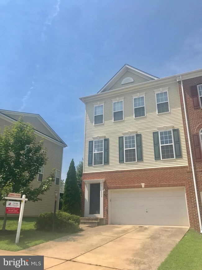 6808 Orrington Ln, Haymarket, VA 20169 - photo 2