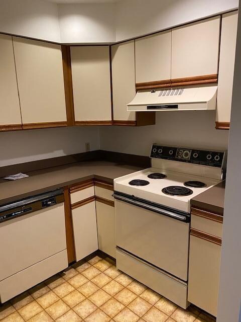 150 W Center St unit 2F, Nazareth, PA 18064 - photo 2