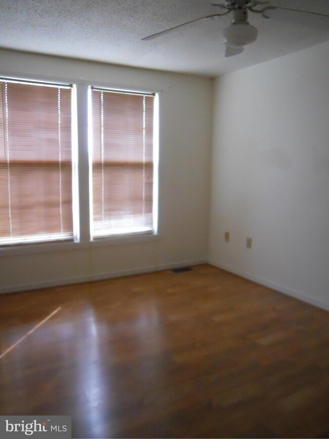 220 Lily Ct, Hagerstown, MD 21740 - photo 6