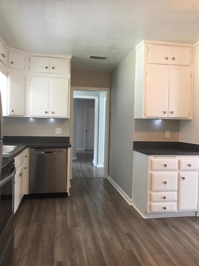 7051 Diamond Head Rd, Jacksonville, FL 32216 - photo 4