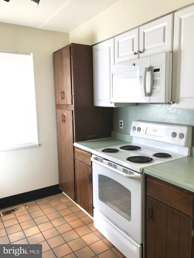 7722 Queen St unit A, Glenside, PA 19038 - photo 3