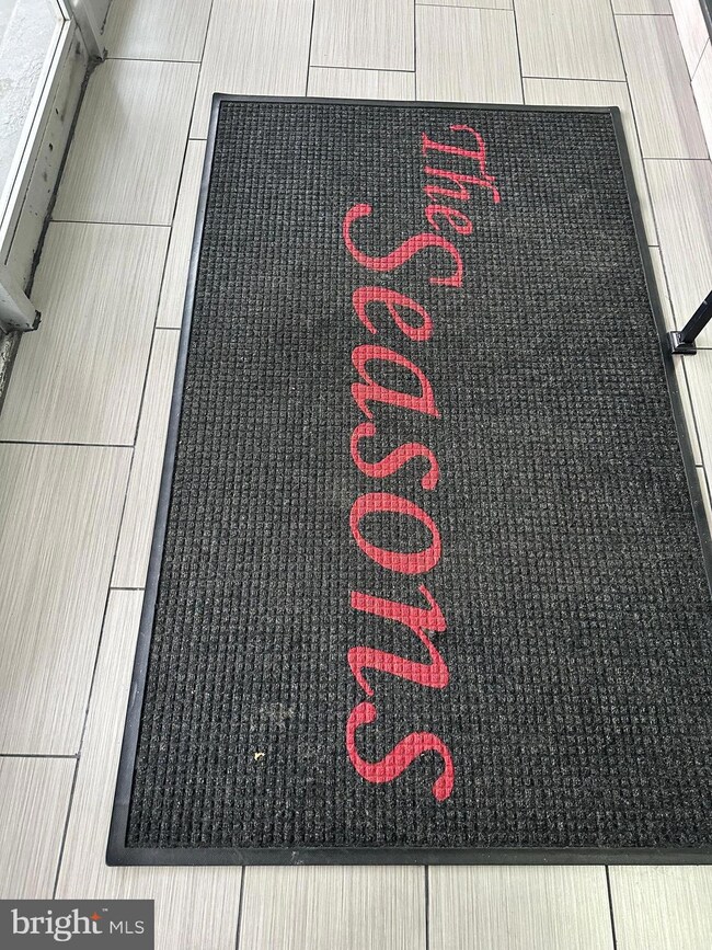 The Seasons unit 407, Alexandria, VA 22312 - photo 2