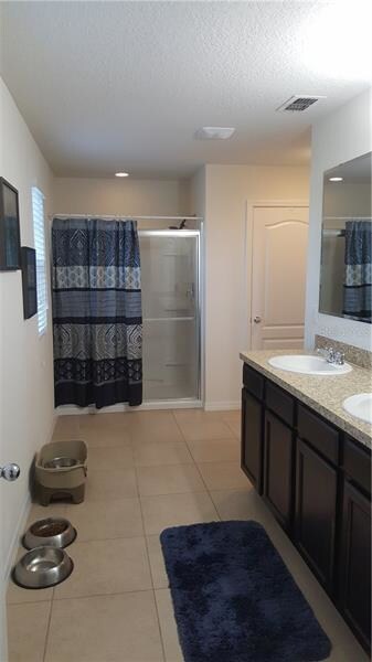 MASTER BATHROOM.