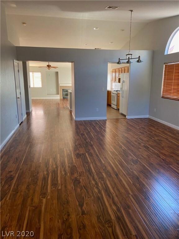 2619 Holy Cross Dr, Las Vegas, NV 89156 - photo 3