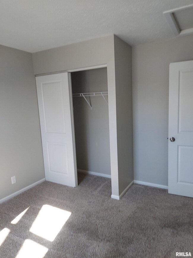 1716 W 58th St, Davenport, IA 52806 - photo 6